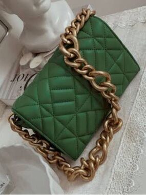 ✨NWT✨ ZARA Quilted Green Shoulder Bag with Chunky Gold Chain